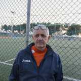 Entriamo nel centro imbattendoci subito nel proprietario, il 70enne Gianni, vicino a uno dei suoi tanti campi di calcio a cinque